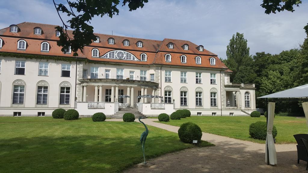 Hotel Schloss Storkau Bagian luar foto