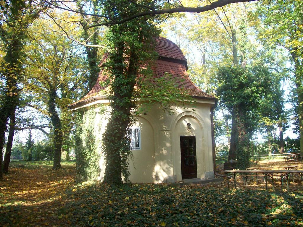 Hotel Schloss Storkau Bagian luar foto