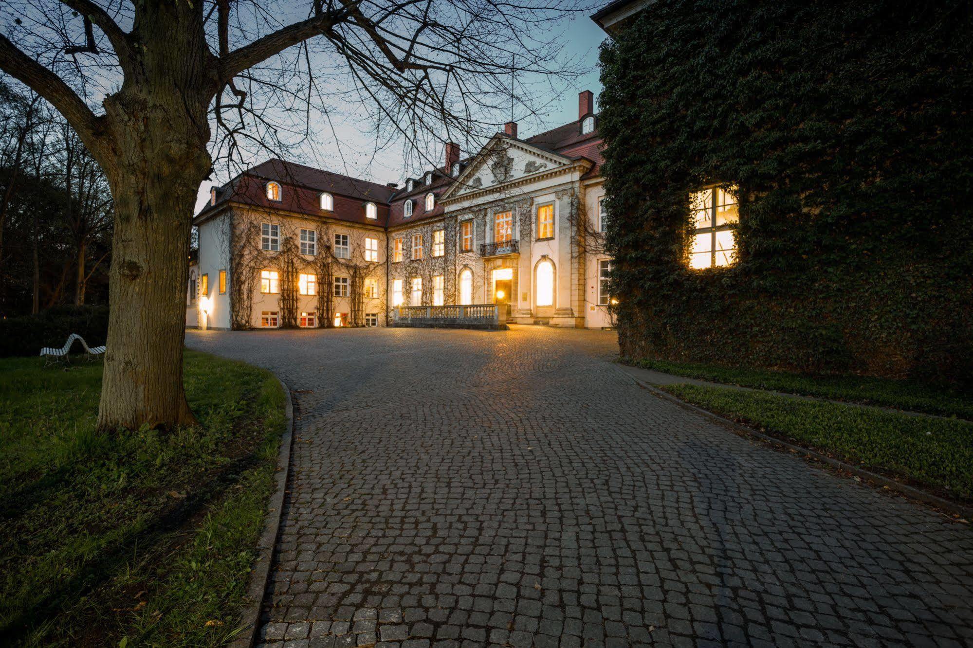 Hotel Schloss Storkau Bagian luar foto